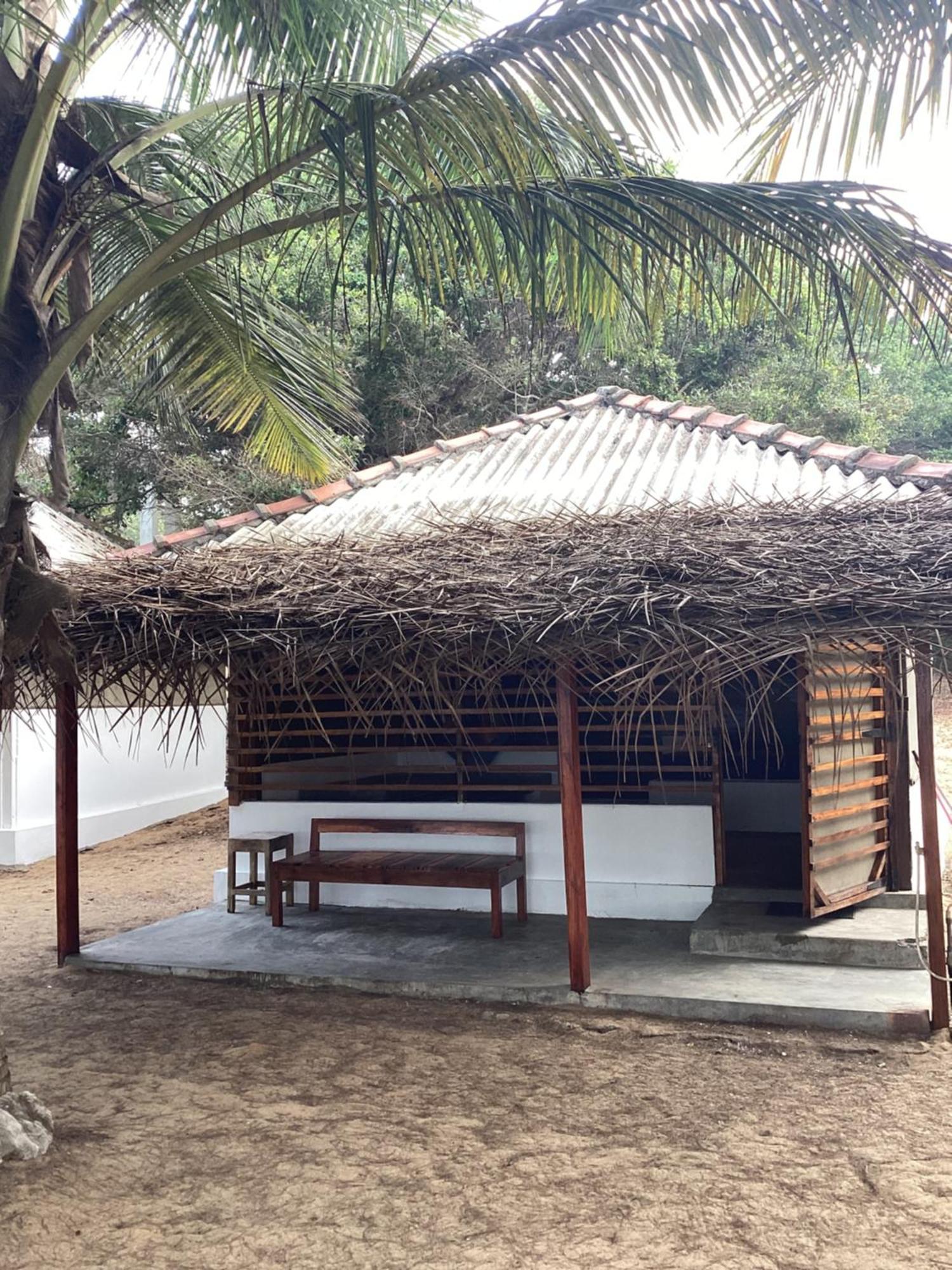 Upali Beach Surf Resort & Cafe Аругам Экстерьер фото